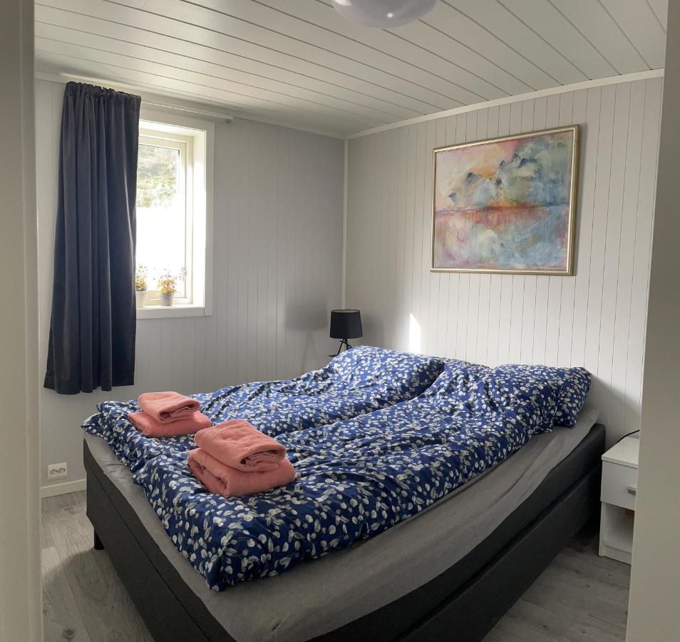 Luxurious Cabin By The Waterfront 莱克内斯 外观 照片