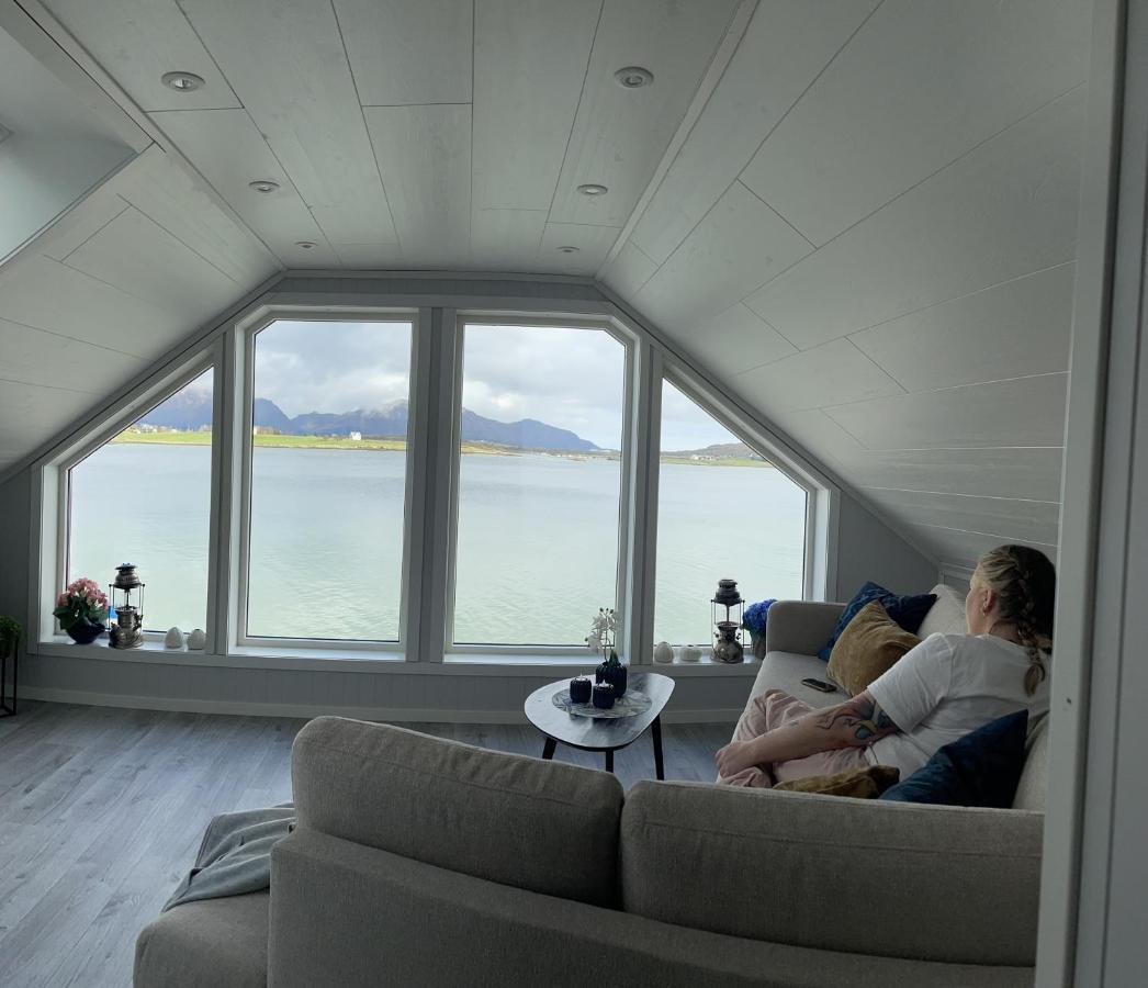 Luxurious Cabin By The Waterfront 莱克内斯 外观 照片