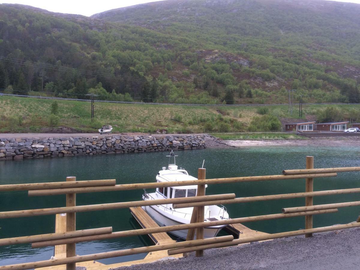 Luxurious Cabin By The Waterfront 莱克内斯 外观 照片